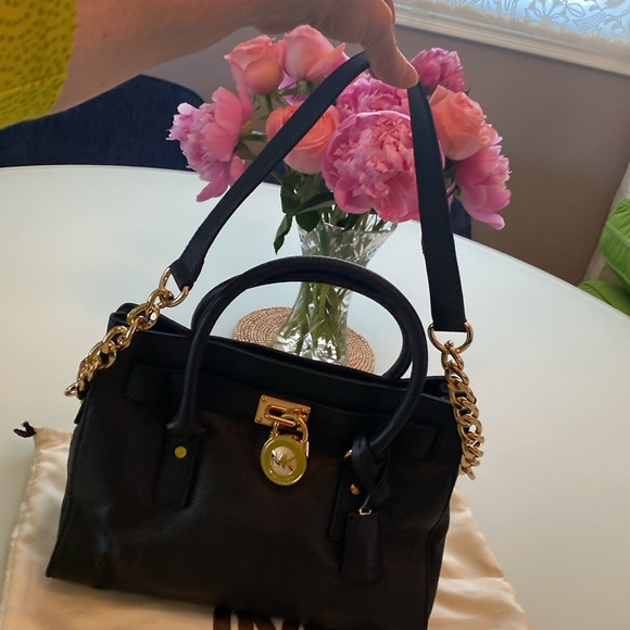 Michael Kors midsize carryall in black - Picture 7 of 8